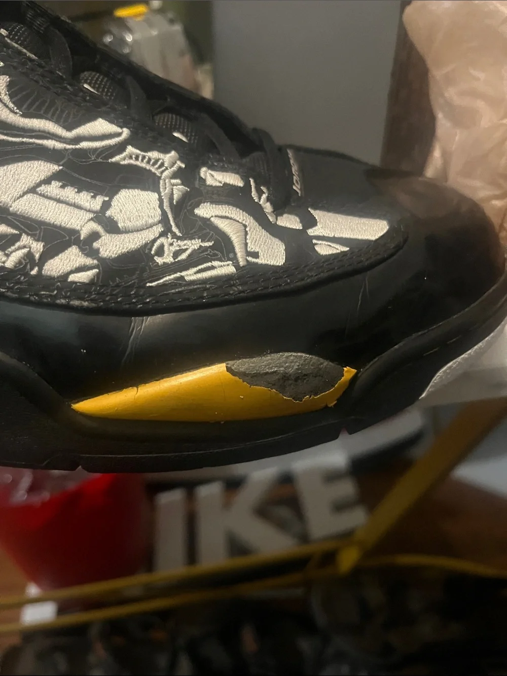 Vintage Dub Zero Jordan Men's Black and Yellow Athletic Shoes